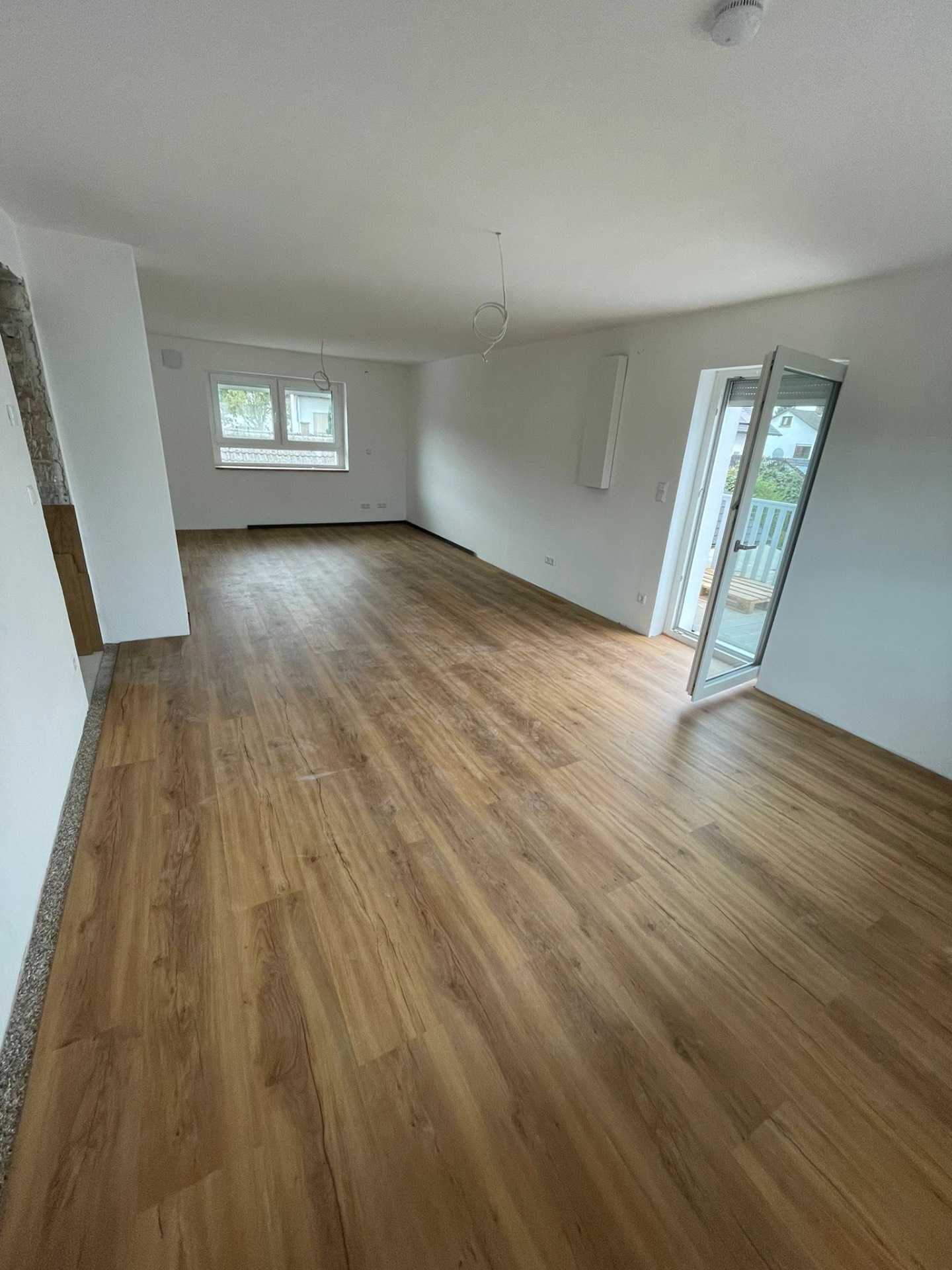 Sanierter Wohnraum mit Eichenboden