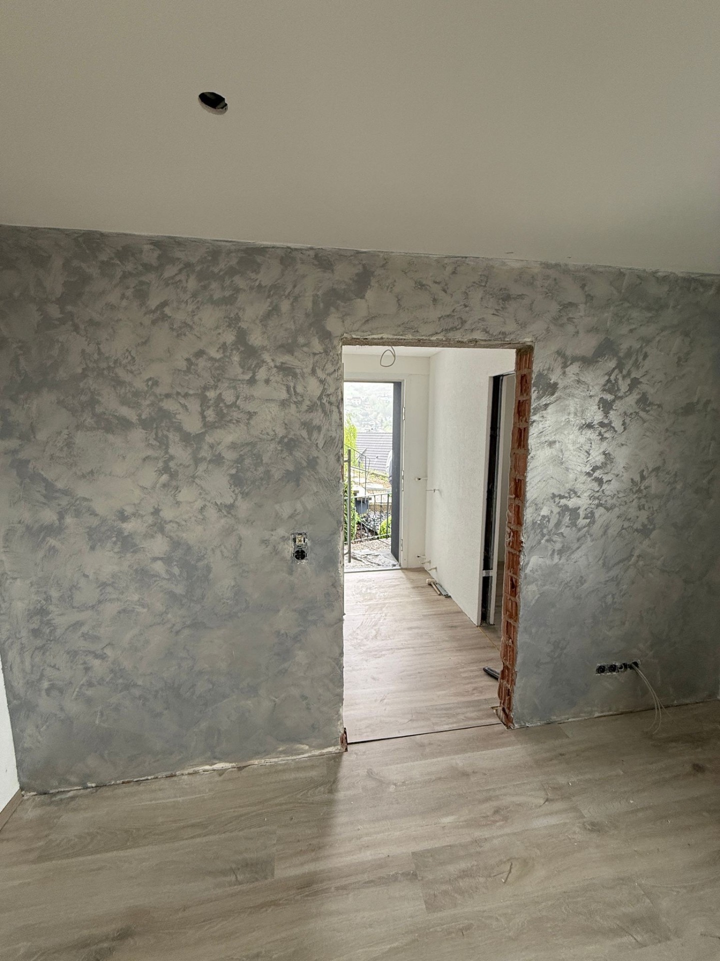 Dekorativer Spachtelputz — Beton-Optik